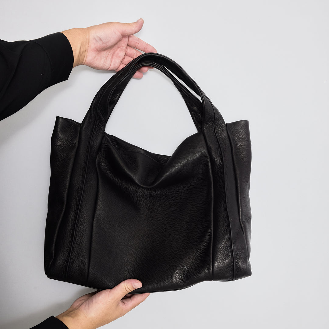 希少 新品同様 ファビアナフィリッピ トートバッグ ワンショルダー 黒 レザー Zilda (ジルダ)上品でしなやかなソフトキップレザーのA4サイズ