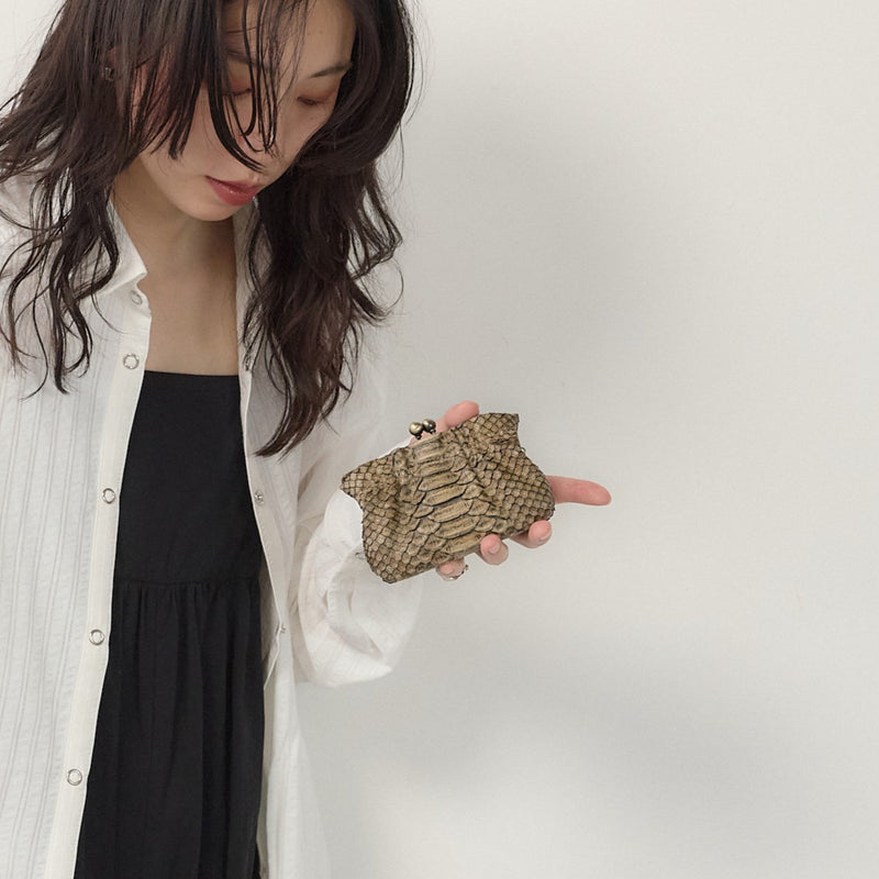 Antique Python(アンティークパイソン)ワンランク上の育てるヘビ革口金小銭入れ 大